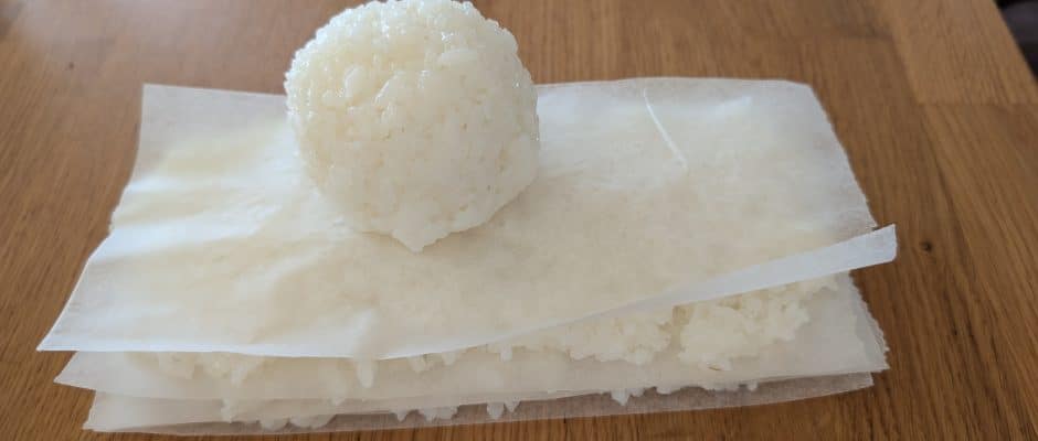 Luo täydellinen sushi-hetki kotona: Nerokas leivinpaperitekniikka